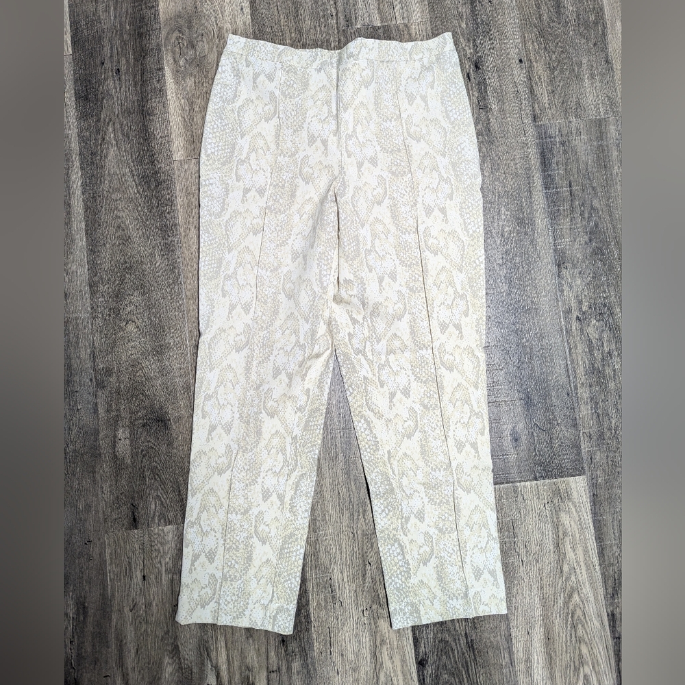 Isaac mizrahi live! Size 14 white and tan snake print pants